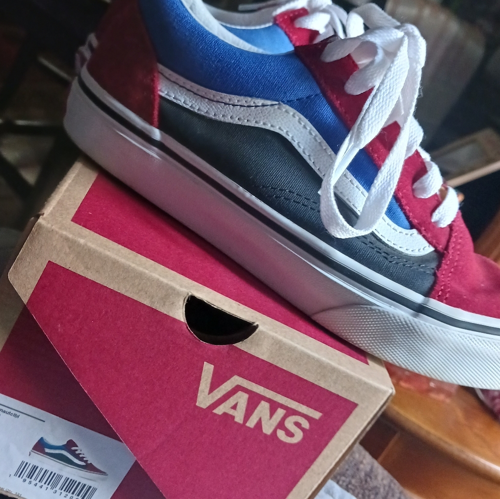 Boys sneakers